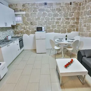 Karmen's Two Appartement